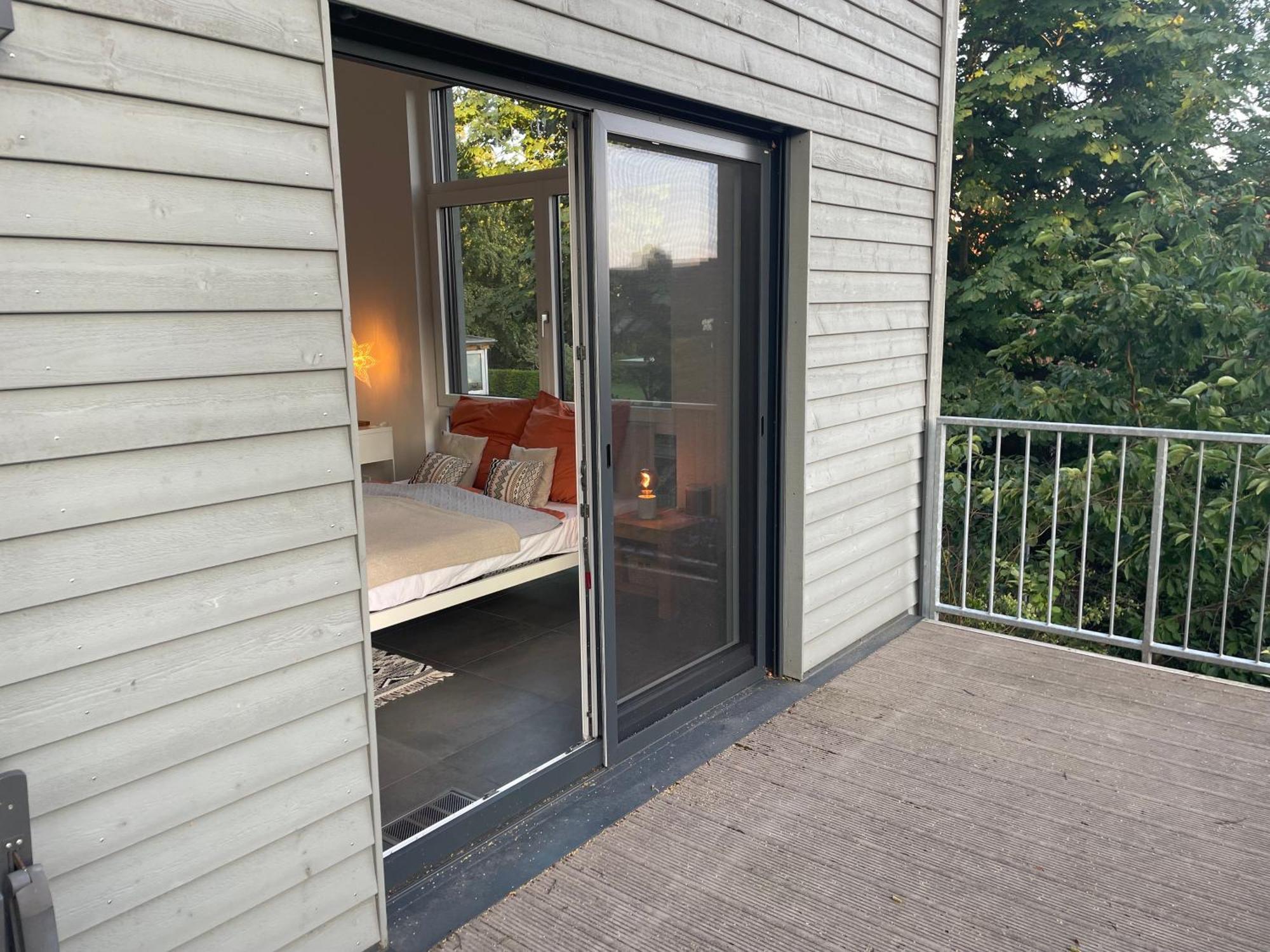 Modernes Holzhaus Im Skandinavischen Stil Mit Sauna, Garten Und 2 Katzen Norderstedt Exterior foto